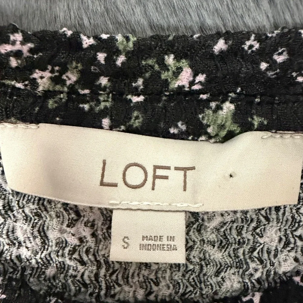 LOFT Womens Small Black Floral Puff Shoulder Long Sleeve Top Crew Neck Blouse